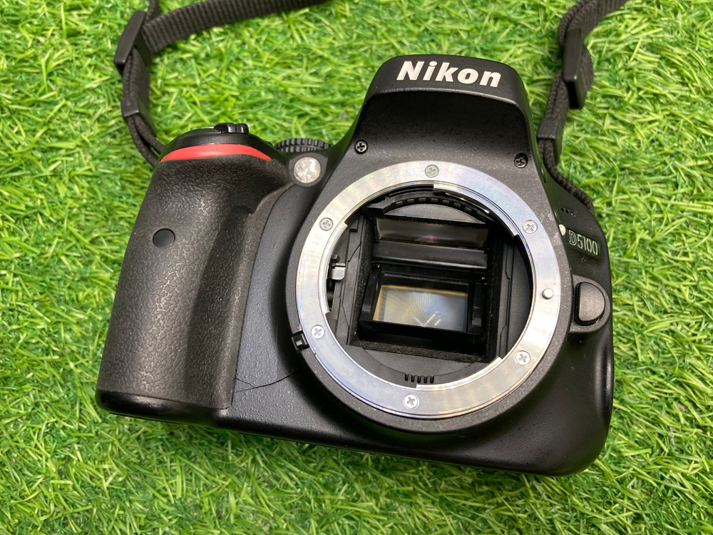 Nikon D5100 (10.000 кадров) с дефектом