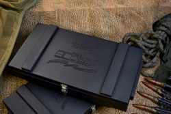 Подарочный набор: Combat AUS-10Co (Cryo) StoneWash Olive и шкатулка 80 лет Великой Победы