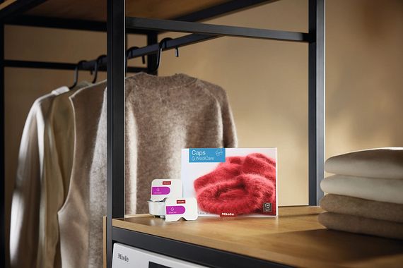 Средство для стирки деликатных тканей и изделий из шерсти Miele WoolCare Caps