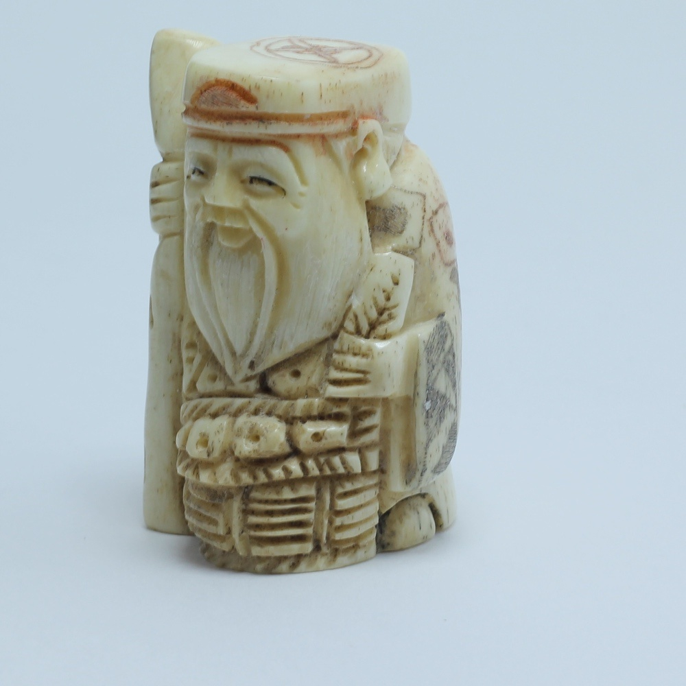 Нэцкэ Дзюродзин с чудо посохом и корзиной рыбы