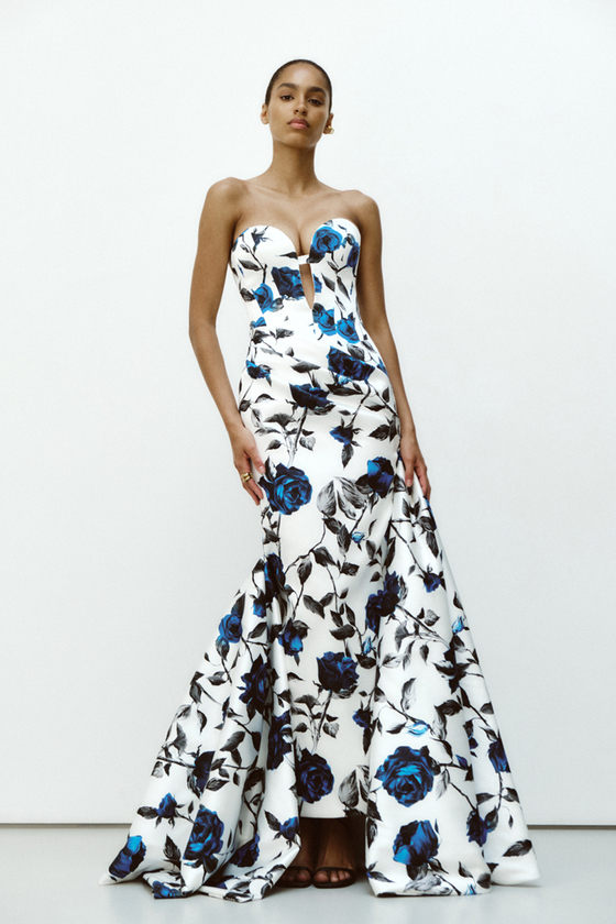 Платье макси корсетное из атласа с драпированной юбкой