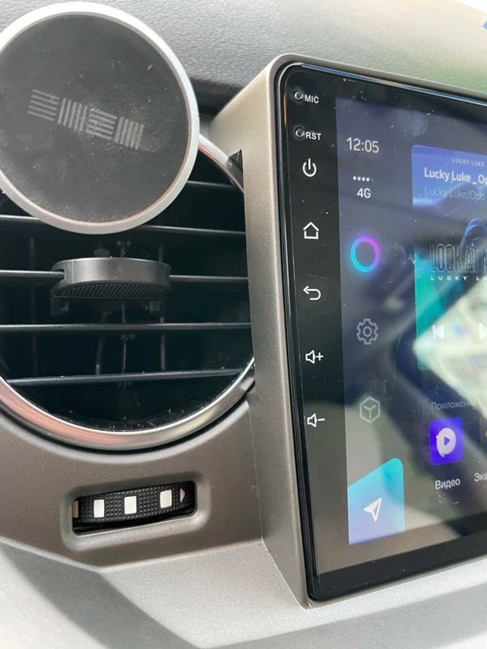 Магнитола для land Rover Discovery 3 2004-2009 (прямые углы) - Vaycar VA99-0011 на Android 13, 8-ядер, 4G SIM-слот