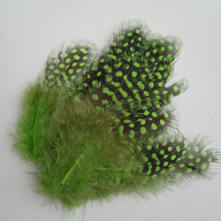 Перья цесарки салатовые 2 сорт 15 шт.