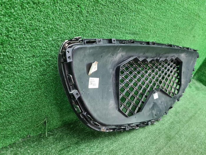 Решетка радиатора Genesis GV70 (2020-н.в.)