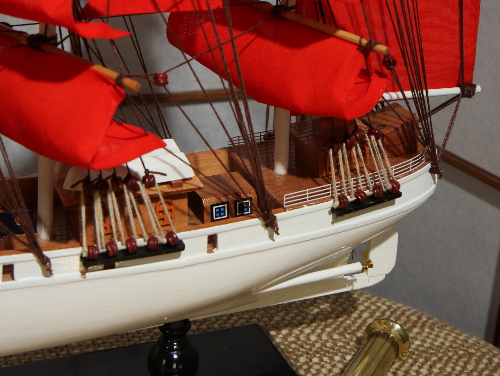 Модель парусника "Secret" ( "Алые Паруса")