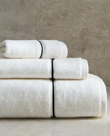 ZARA HOME ПОЛОТЕНЦЕ С ВЫШИТОЙ КАЙМОЙ, ЭКРЮ/ЧЕРНЫЙ