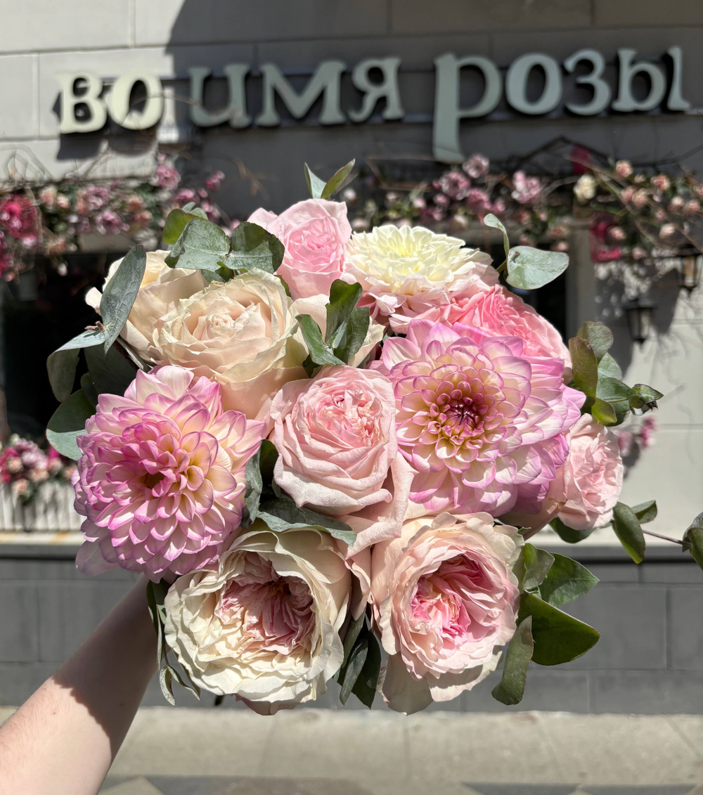 Букет из роз и георгин