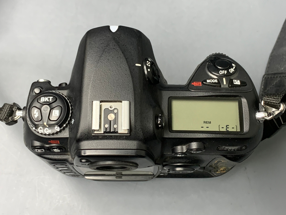 Nikon D2X 43000 кадров