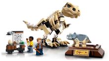 Конструктор LEGO Jurassic World 76940 Скелет тираннозавра на выставке