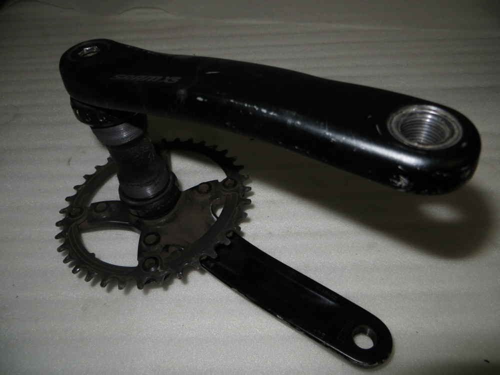 Система шатунов SRAM X5 GXP с кареткой, б/у.