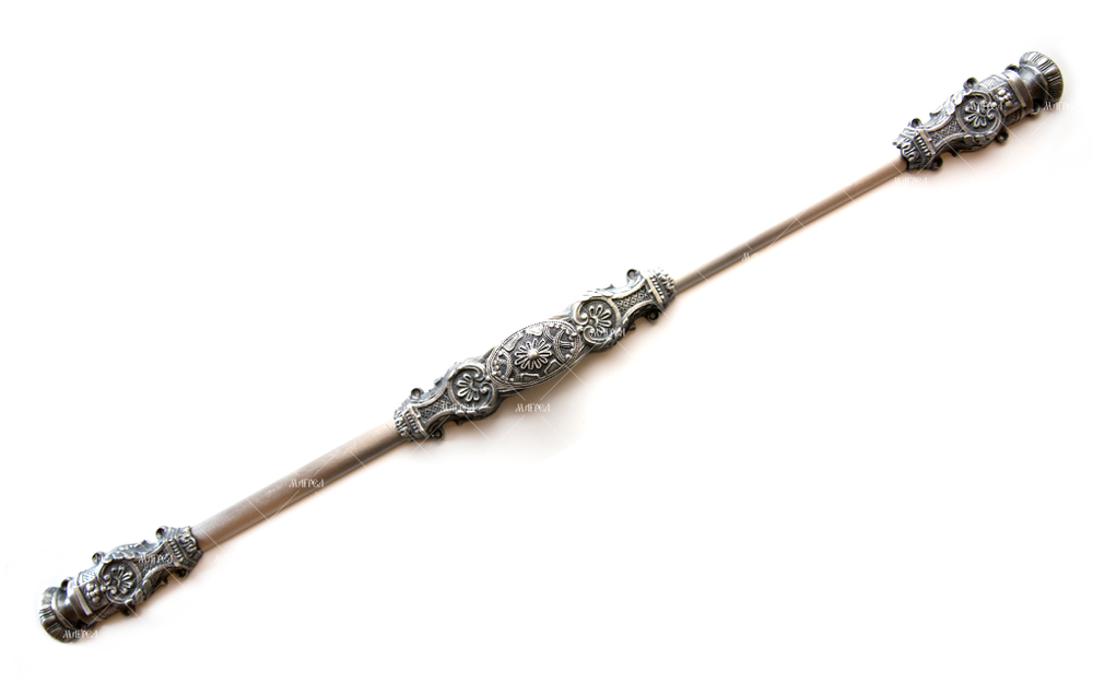 Красивый кремон для шкафа цвет серебро