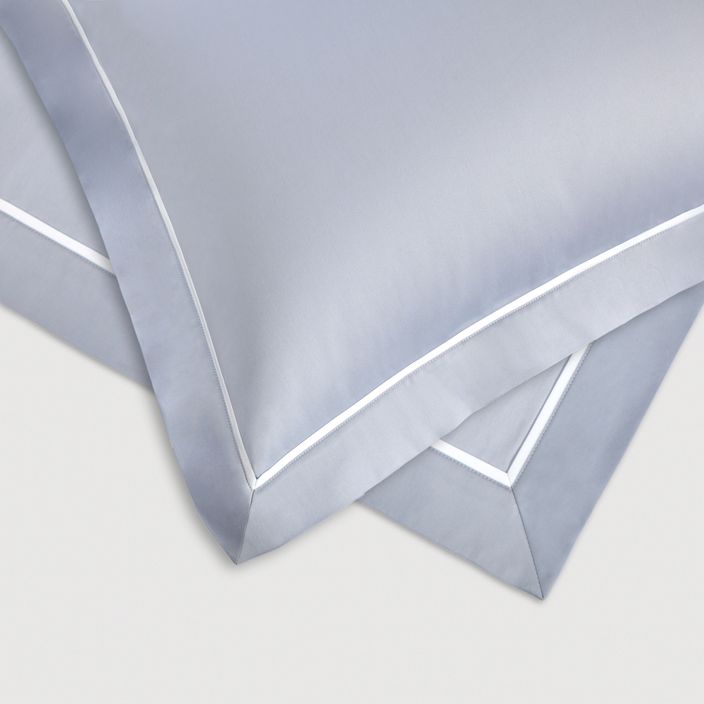 Постельное белье cемейное Сlaire&Caroll George серо-голубое с белым кантом