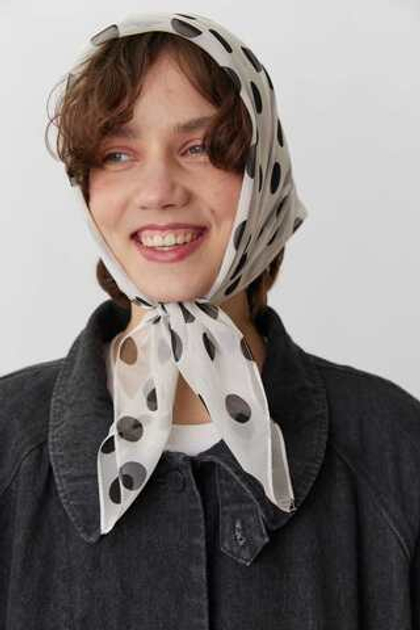 Косынка из шелка белая в крупный черный горох