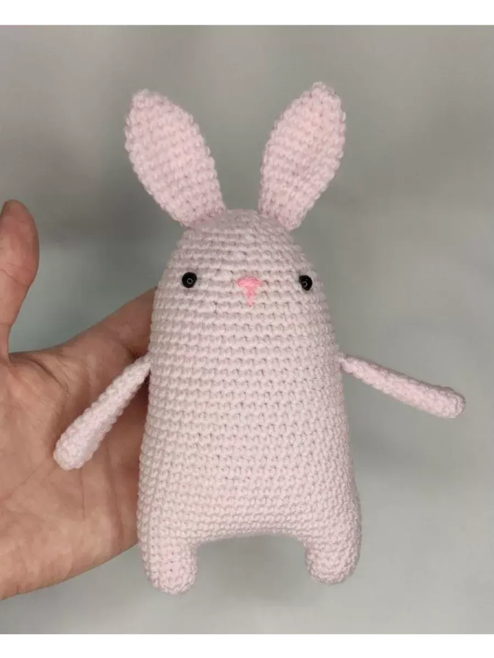 Вязаная игрушка "Зайчик"