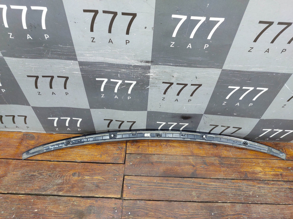 Спойлер крышки багажника Geely Tugella 19-24 Б/У Оригинал 6073075300