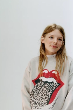 ZARA ТОЛСТОВКА С ПРИНТОМ ROLLING STONES ©, ПЕСОЧНЫЙ