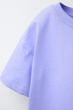 ZARA ОДНОТОННАЯ ФУТБОЛКА С ПРИНТОМ И ЛЕГИНСАМИ, ЦВЕТ МАЛЬВЫ