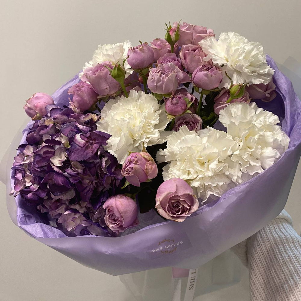 Яркий букет с гортензией