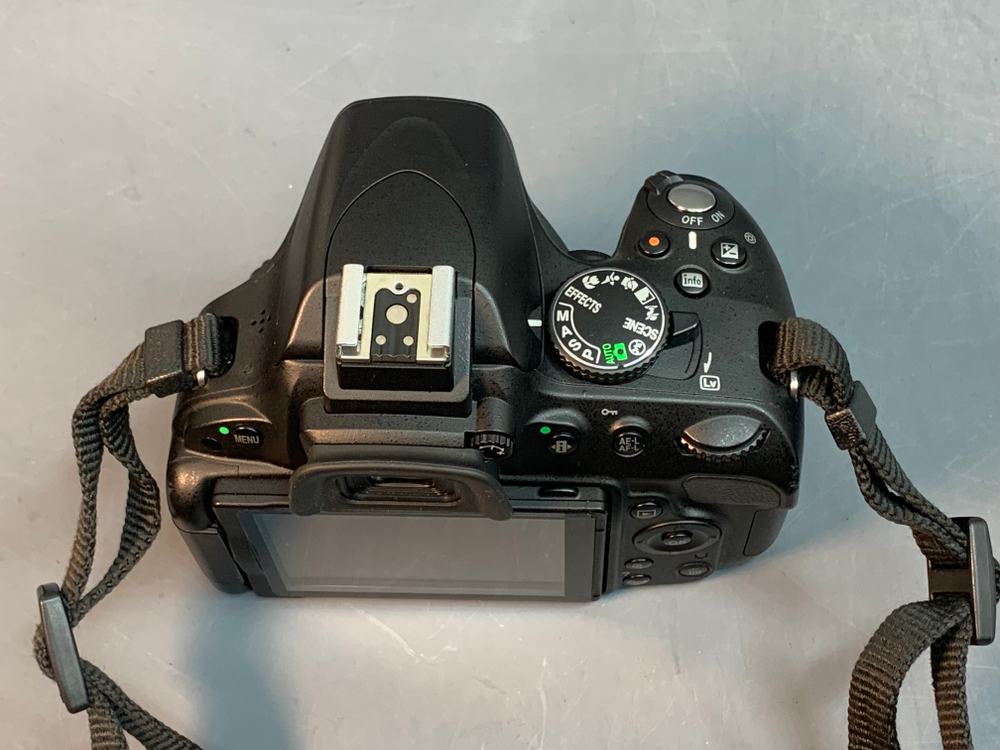 Nikon D5100 Kit 18-55mm 3.5-5.6G VR 2.363 Кадров