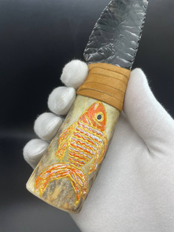 Обсидиановый нож с рукояткой из рога оленя с рисунком рыбы 17 см