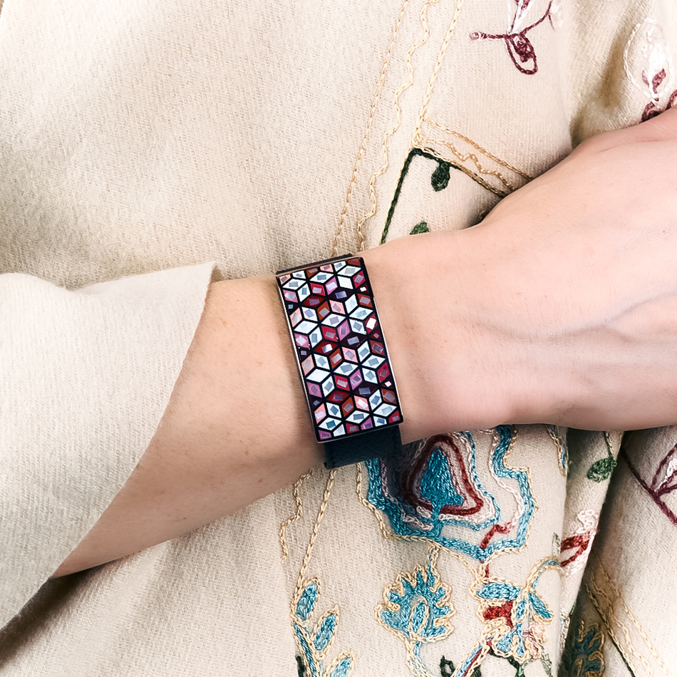 Браслет Fiore Luna на черном кожаном ремешке CB13209-1