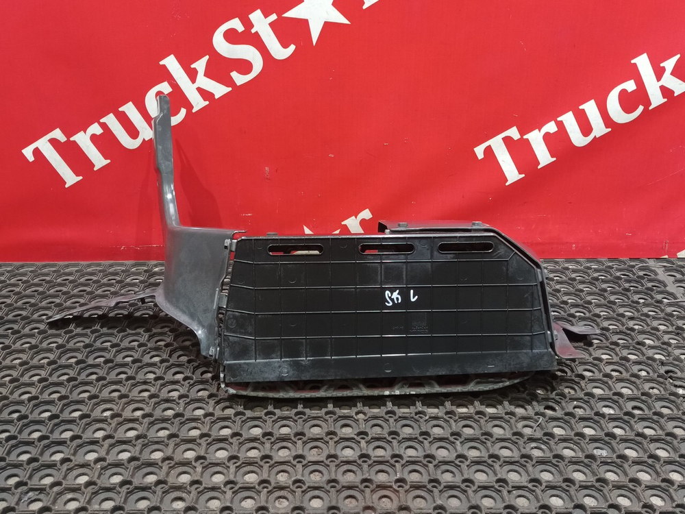 Подножка левая 2018г.