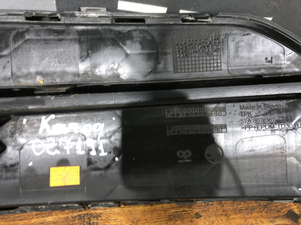 Решетка переднего бампера левая Skoda Karoq 17-нв Б/У Оригинал 57a807367