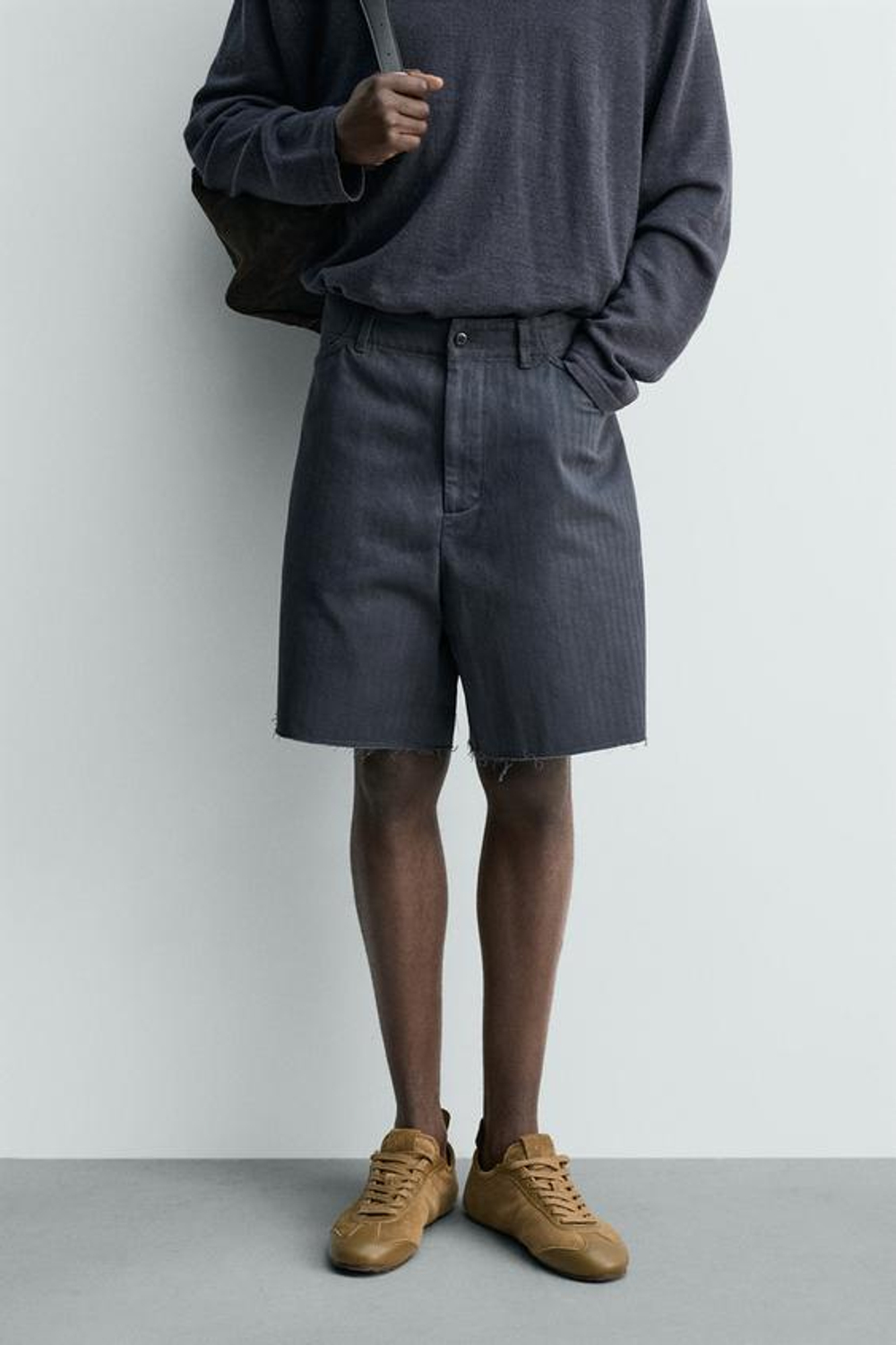 ZARA ХЛОПКОВЫЕ ШОРТЫ ИЗ ТКАНИ В ЁЛОЧКУ С ЭФФЕКТОМ ПОТЕРТОСТИ, ТЕМНЫЙ ИНДИГО