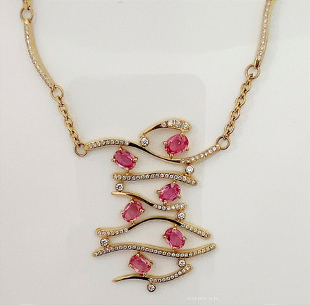 Колье Эстерелла золото 750, бриллианты, розовые сапфиры