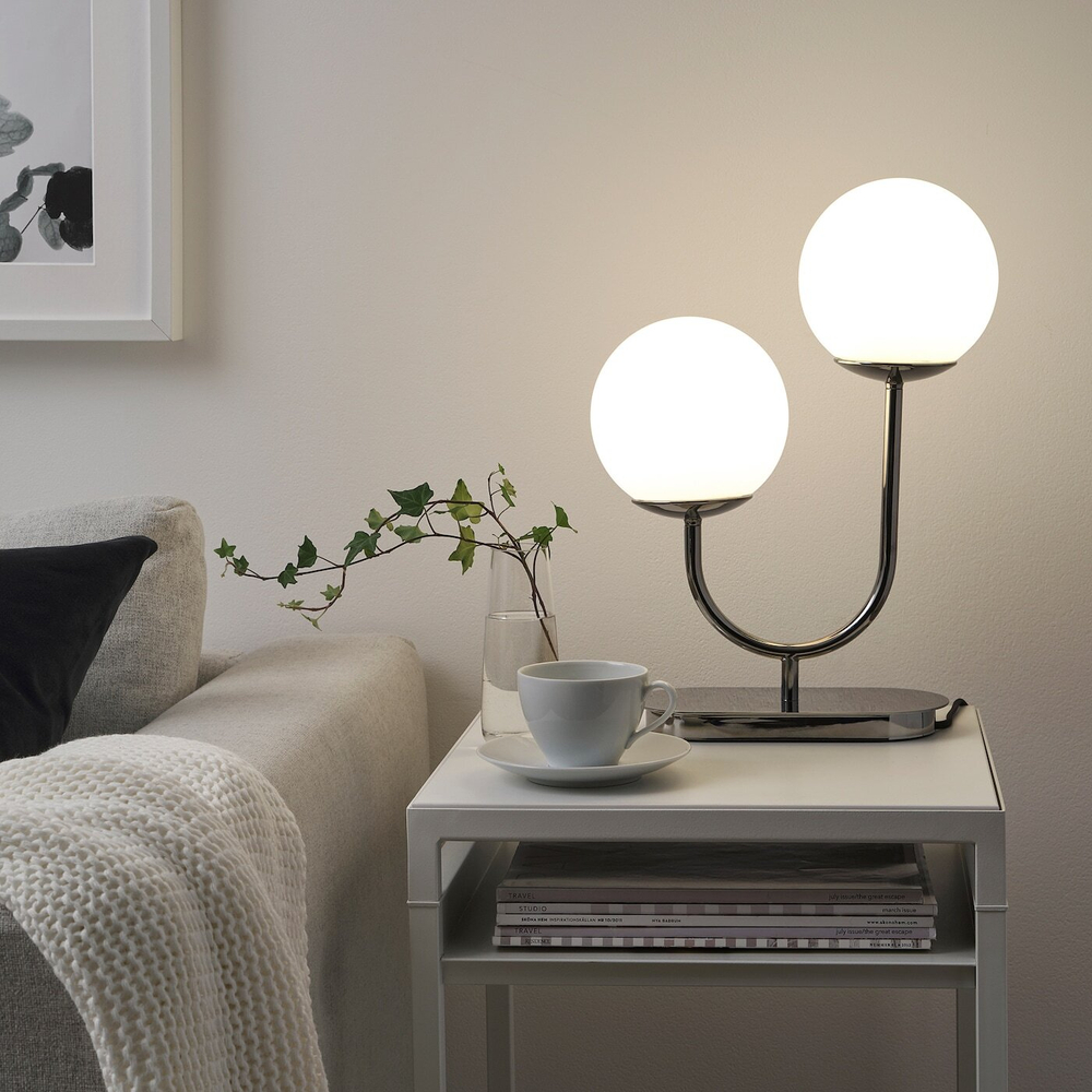 IKEA SIMRISHAMN  (ИКЕА СИМРИСХАМН)  -  Настольная лампа, хром/опаловое белое стекло, 42 см