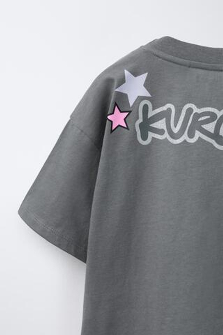 ZARA ФУТБОЛКА С БЛЕСТЯЩИМ ПРИНТОМ KUROMI © SANRIO, АНТРАЦИТОВО-СЕРЫЙ