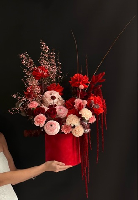 Шикарная красная коробка цветов Red pink