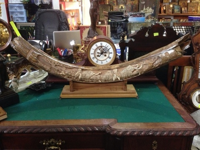 "Семь мамонтов", композиция на фрагменте бивня мамонта