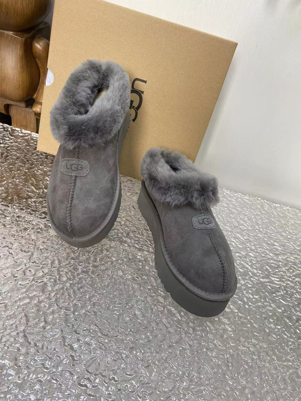 UGG