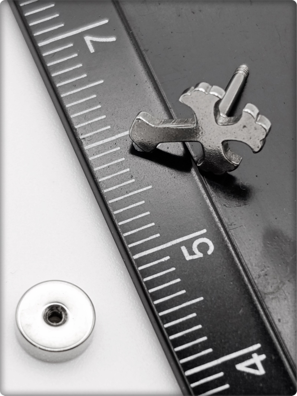 Серьга гвоздик "Крест" медсталь.