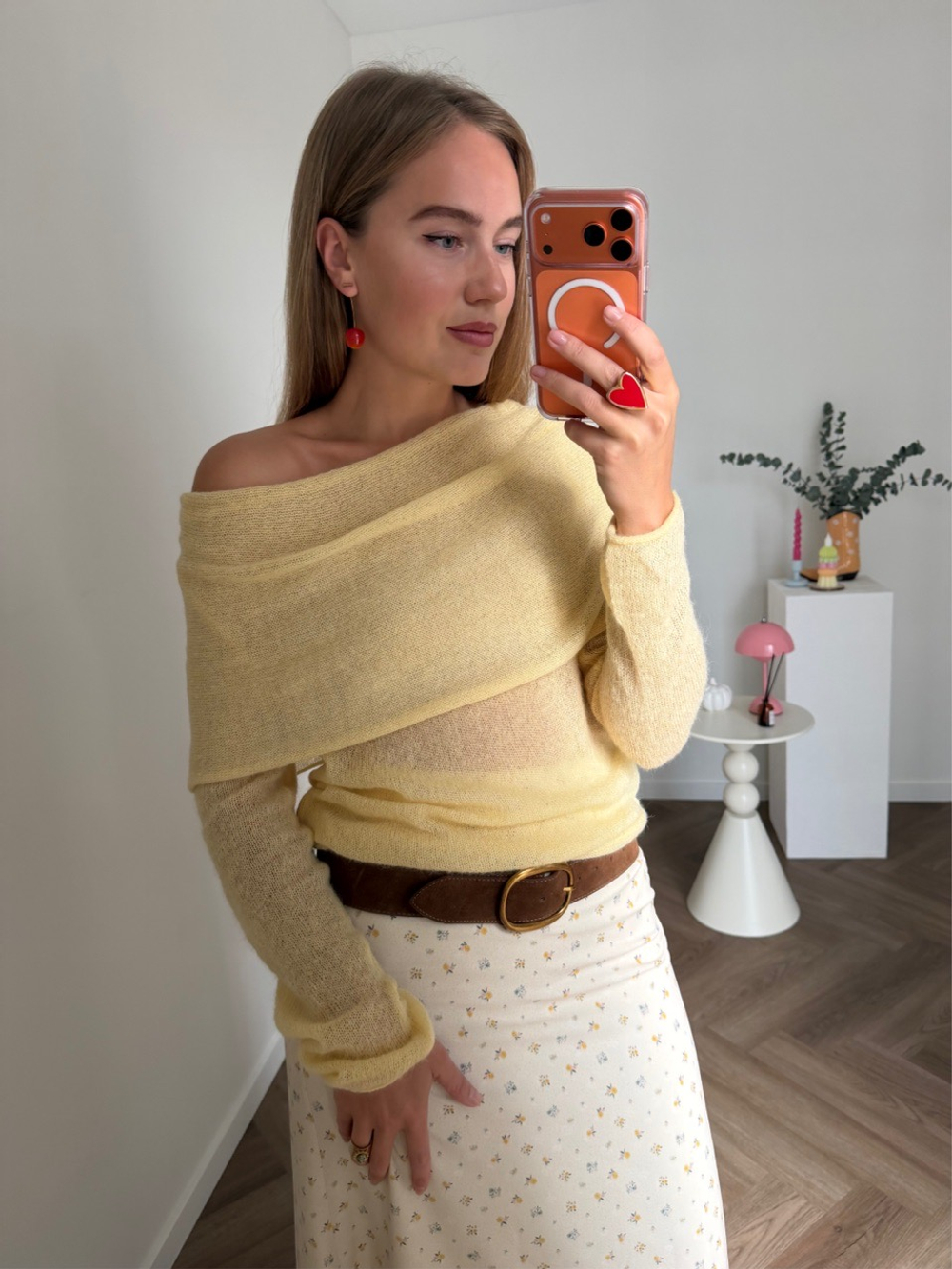 Тонкий свитер паутинка банановый