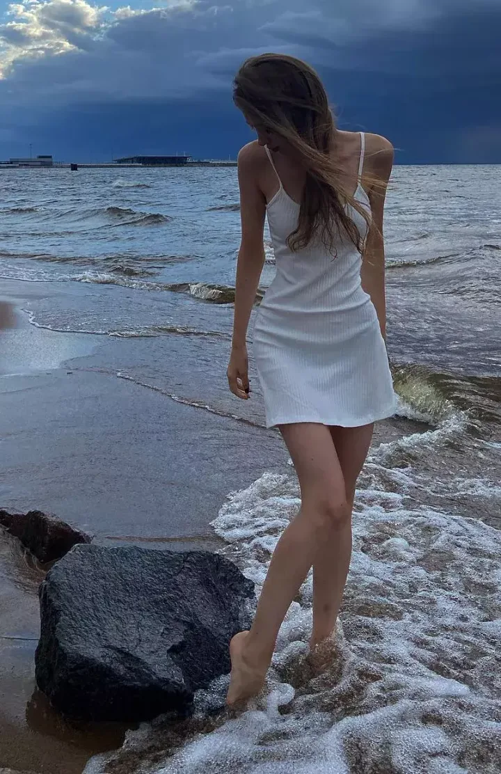 Базовое женское платье «MILOS»