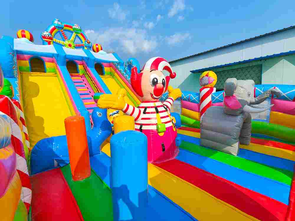 Коммерческий надувной батут «Парк развлечений 5» 12*6*7 м