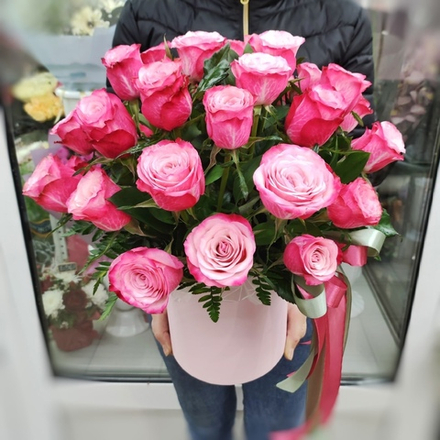 Коробка с 33 розовыми розами (Кения 40 см)