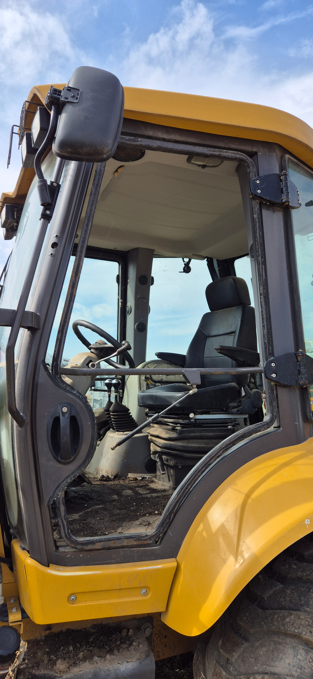 RUNMAX SE440 Экскаватор-погрузчик SE440TS (Дизельный, 4,8 л, 102 л.с., АТ)