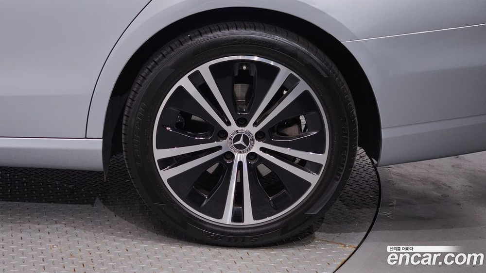 Mercedes-Benz E-Class W213 E250 Avangarde (08.2021)