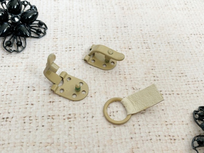 Крючки шубные металлические (пр-во Россия), бежевый