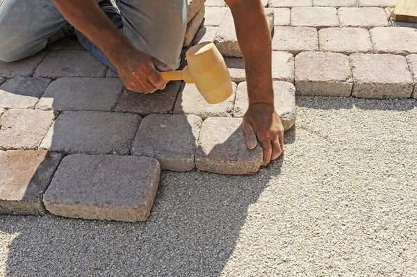 Можно ли отремонтировать брусчатку своими силами?