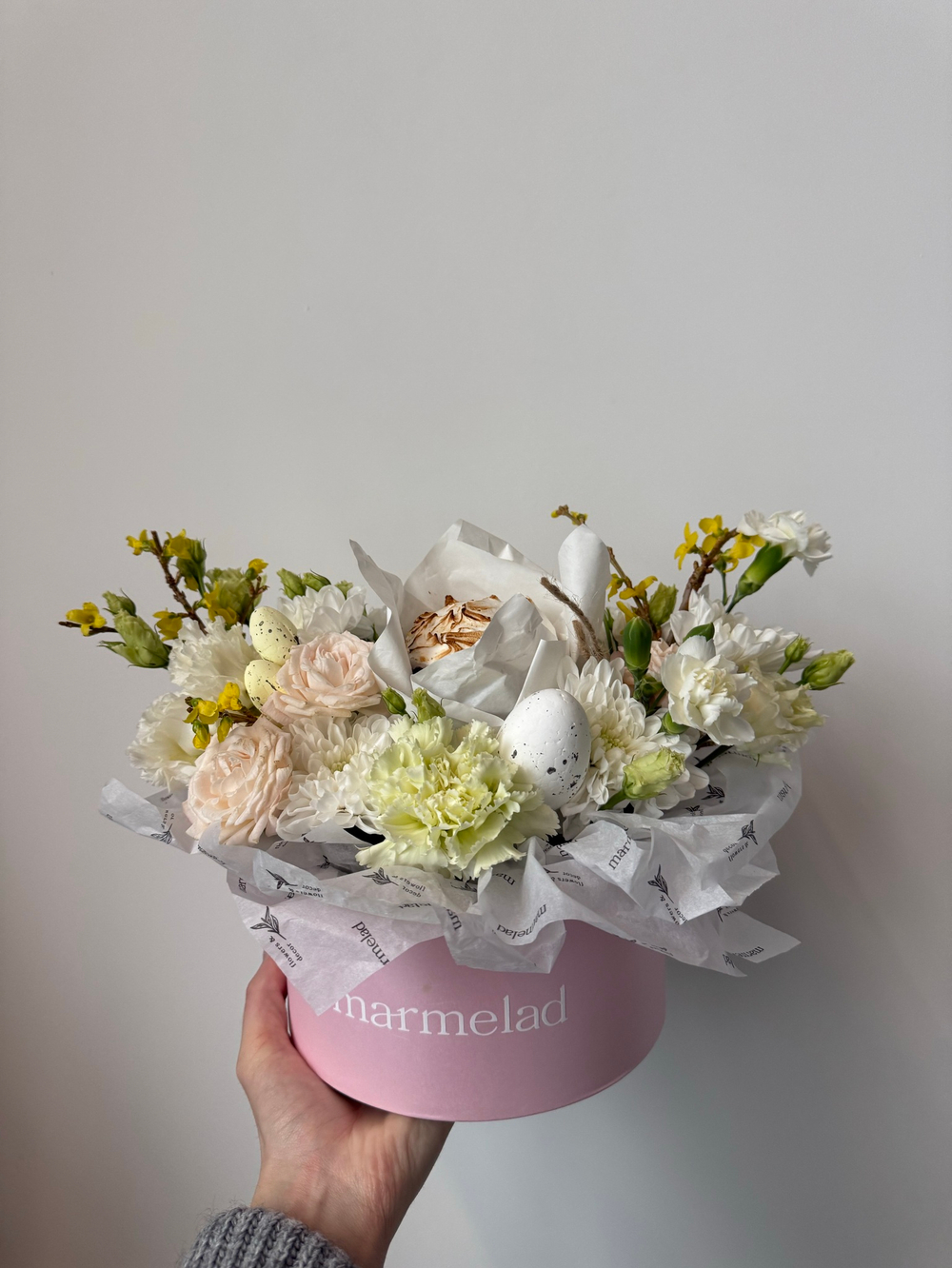 Композиция в коробке с куличем 130гр.