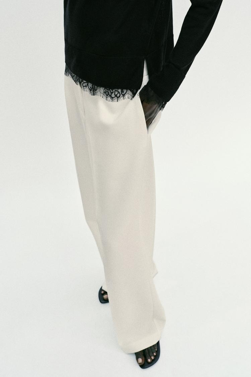 ZARA МИНИМАЛИСТИЧНЫЙ ТОП БЕЗ РУКАВОВ, ЧЕРНЫЙ