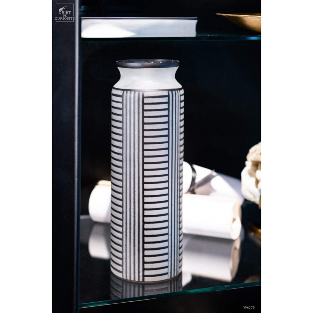 Ваза White frosted vaseВаза Objet de Curiosite Черный / Белый