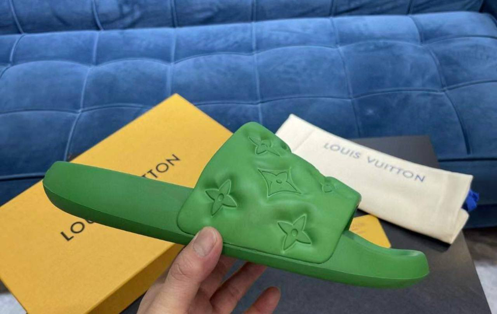 Шлепанцы Louis Vuitton