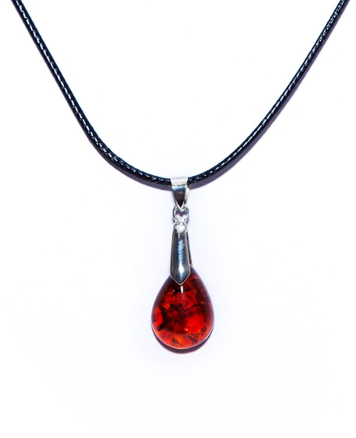 Кулон из янтаря на кожаном шнурке. Подвеска натуральный камень янтарь