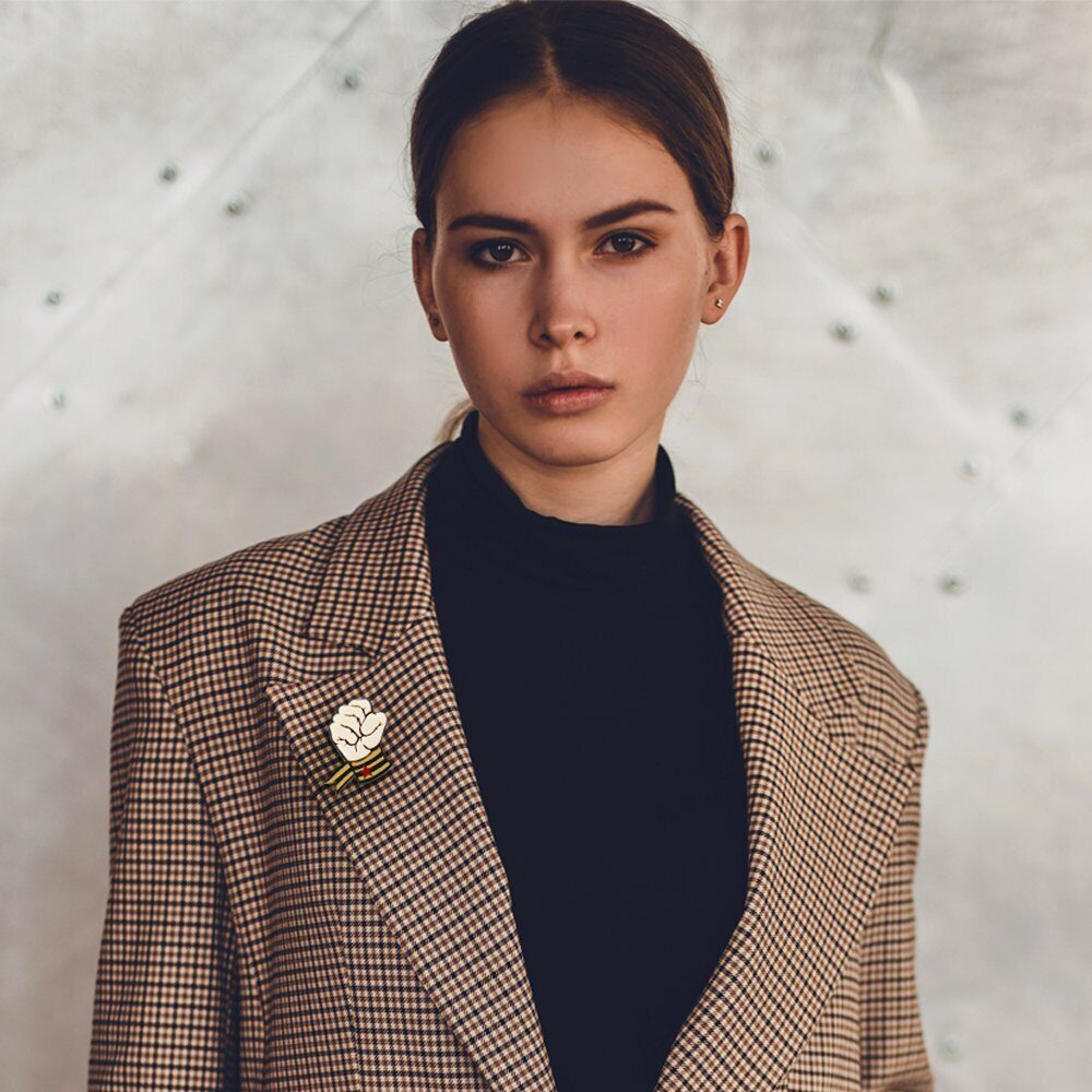 Брошь из акрила.