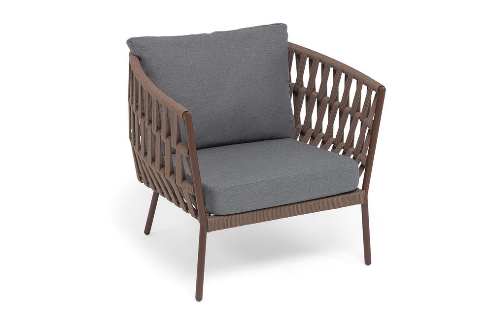 "Диего" кресло плетеное из роупа, каркас алюминий коричневый (RAL8016) муар, роуп коричневый круглый, ткань темно-серая 027